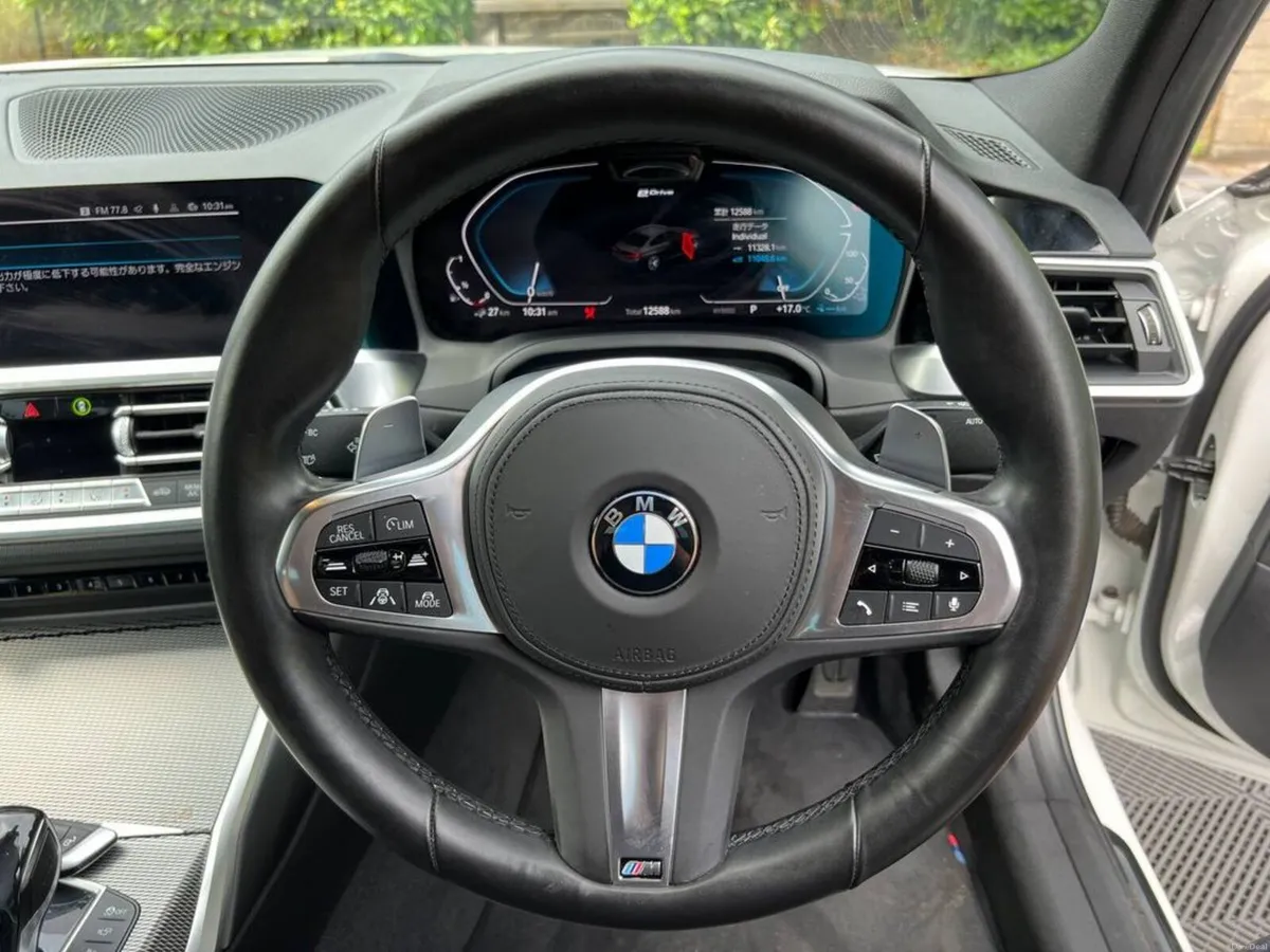 BMW 3-Series 330e M-SPORT COMPETITION 2.0 HYBRID / - Image 4
