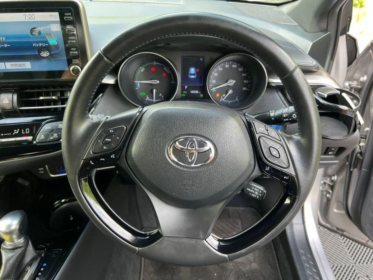 Toyota C-HR 1.8 HYBRID AUTO // 360 PARKING CAMERAS - Image 4