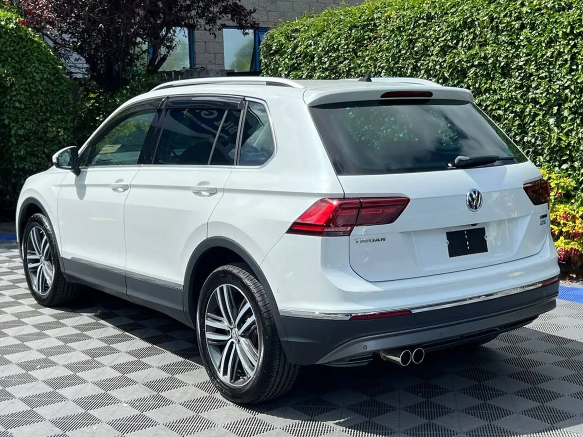 Volkswagen Tiguan HIGHLINE 2.0 TDI 4MOTION AUTO // - Image 5