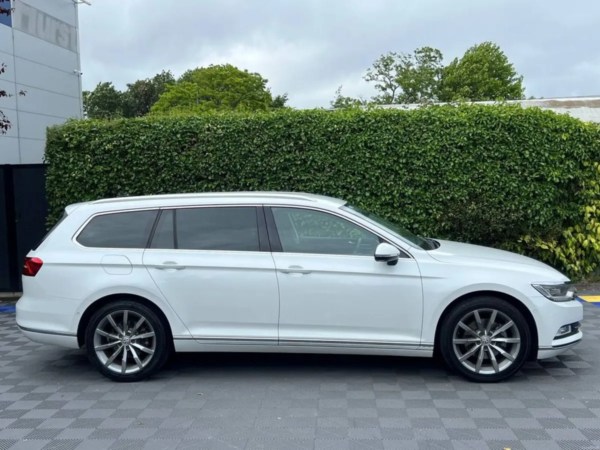 Volkswagen Passat VARIANT HIGHLINE 2.0 TDI AUTO // - Image 2