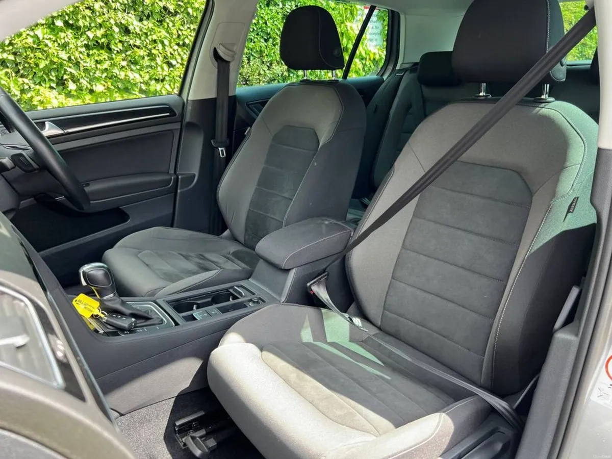 Volkswagen Golf HIGHLINE 1.4 TSI AUTO // SERVICE H - Image 6