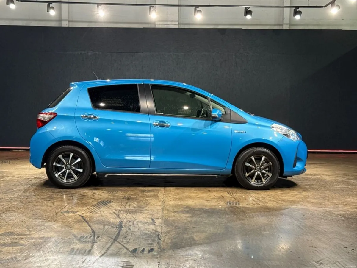 Toyota Vitz 1.5 HYBRID - PUSH BUTTON START- ALLOYS - Image 3