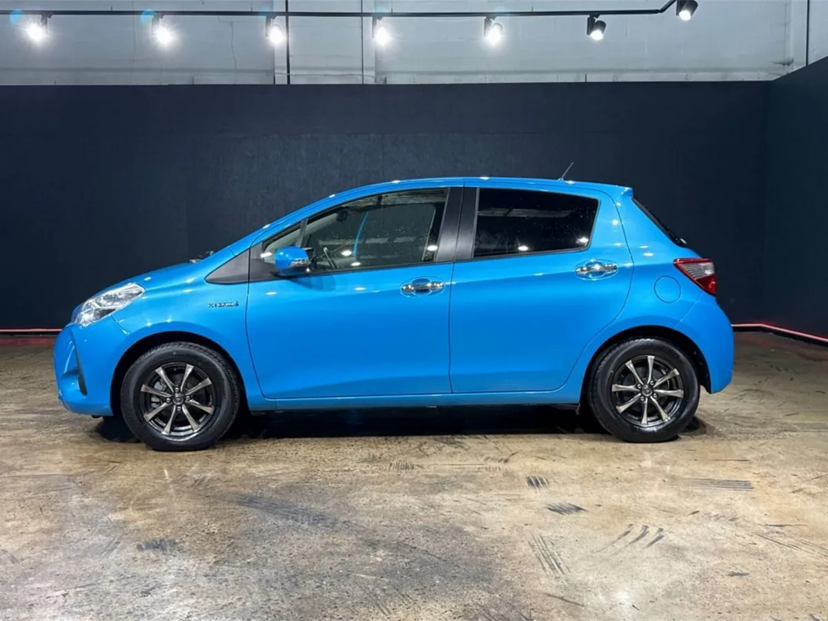 Toyota Vitz 1.5 HYBRID - PUSH BUTTON START- ALLOYS - Image 6