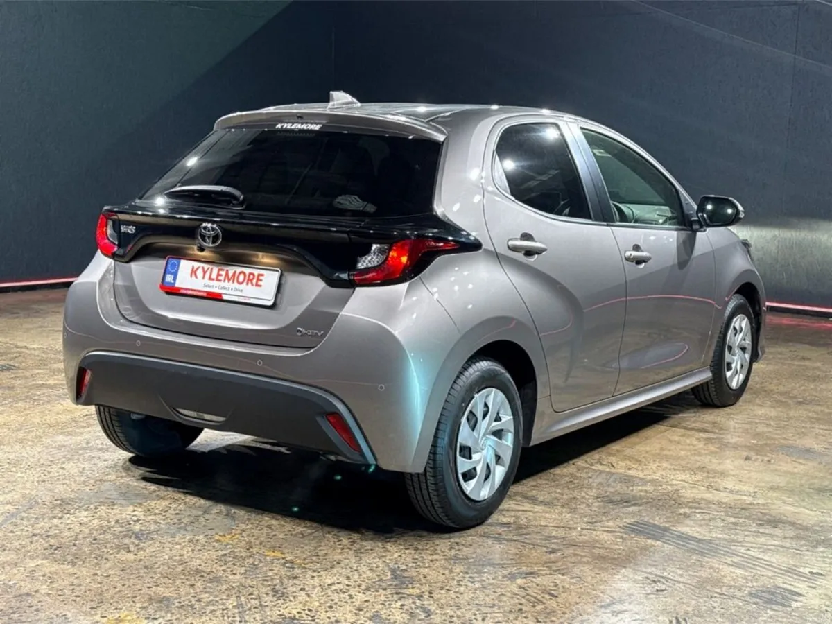 Toyota Yaris 1.5 HYBRID AUTOMATIC - CRUISE CONTROL - Image 3
