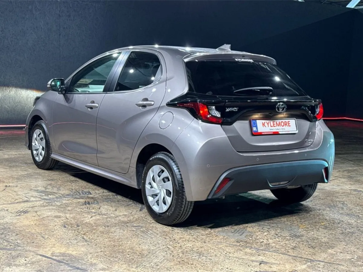 Toyota Yaris 1.5 HYBRID AUTOMATIC - CRUISE CONTROL - Image 5