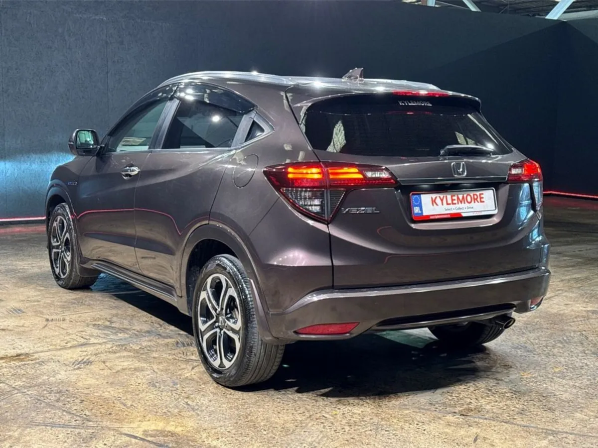 Honda Vezel 1.5 HYBRID AUTOMATIC - BLACK HALF LEAT - Image 5