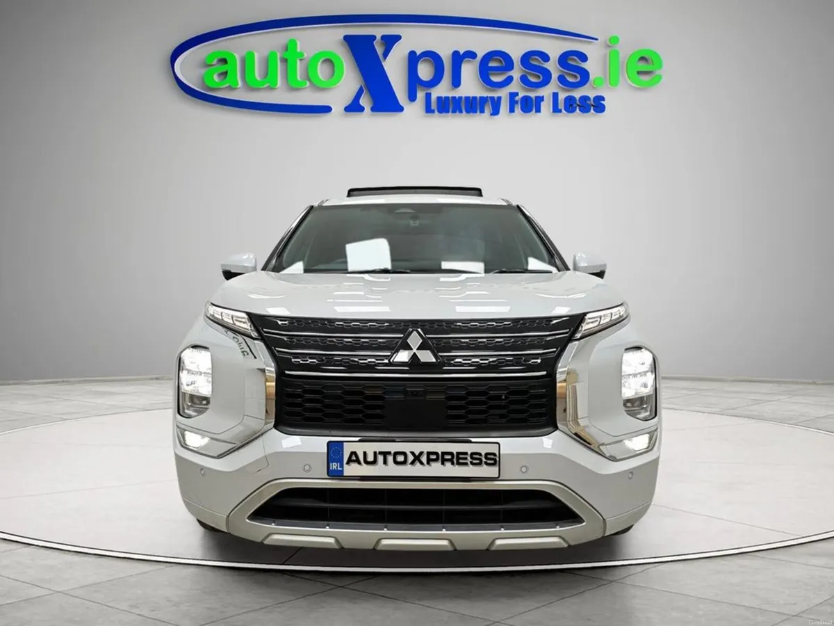 Mitsubishi Outlander PHEV 4WD, 7 Seats, Low mileag - Image 3