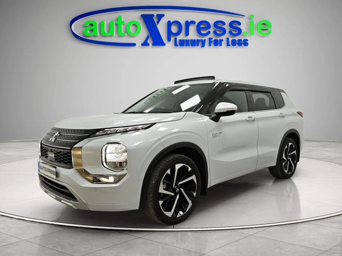 Mitsubishi Outlander PHEV 4WD, 7 Seats, Low mileag - Image 5