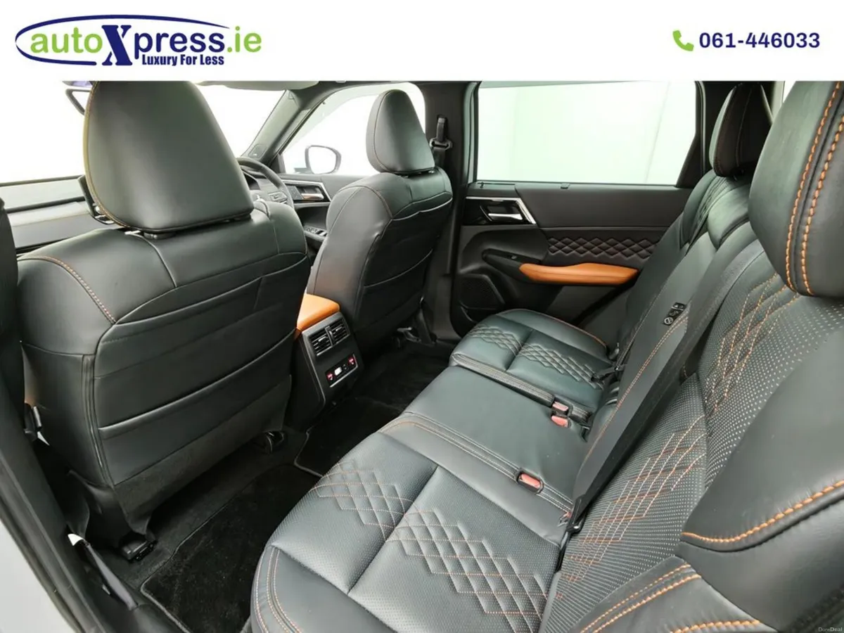 Mitsubishi Outlander PHEV 4WD, 7 Seats, Low mileag - Image 6