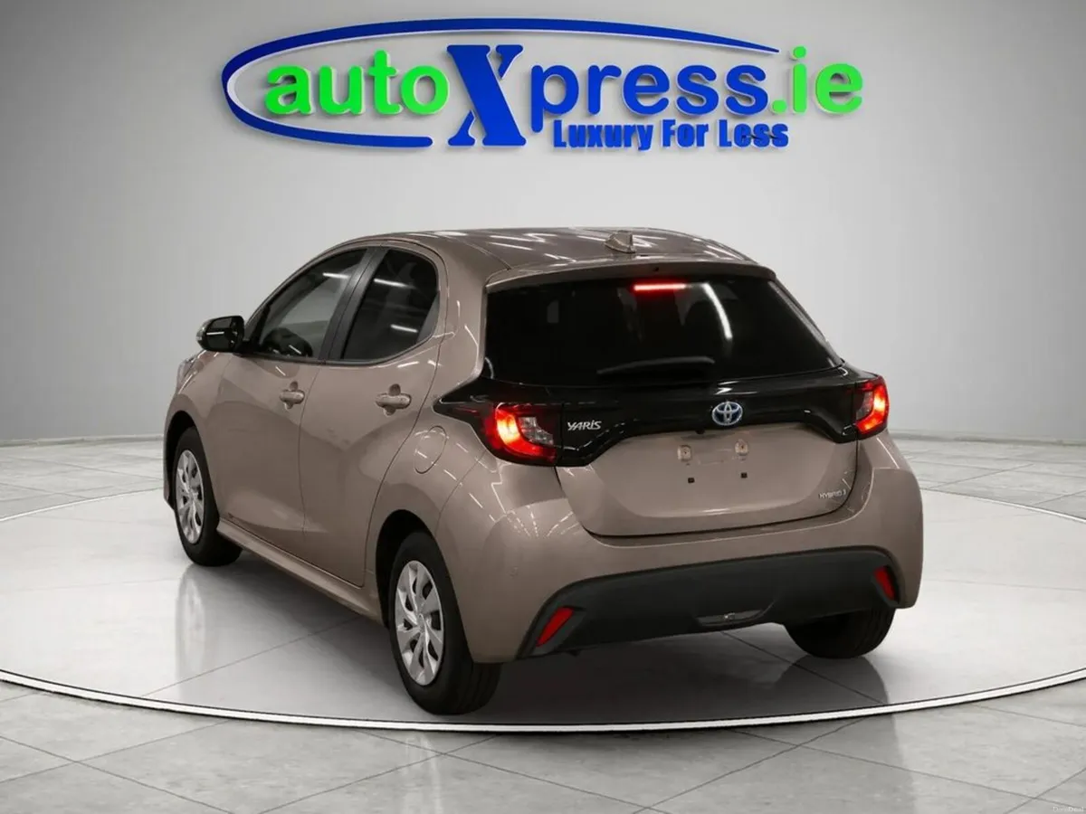 Toyota Yaris 1.5 HYBRID X, Automatic - Image 3