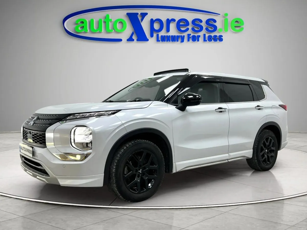 Mitsubishi Outlander PHEV 4WD, 7 Seats, Panoramic - Image 5