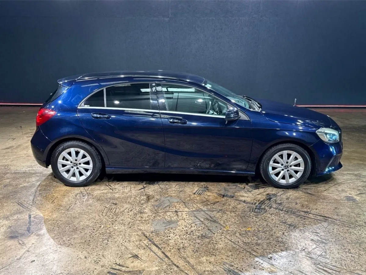 Mercedes-Benz A-Class 1.6 AUTOMATIC - STYLE EDITIO - Image 2