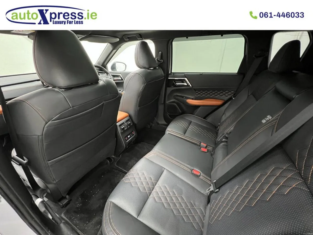 Mitsubishi Outlander PHEV 4WD, 7 Seats, Panoramic - Image 6