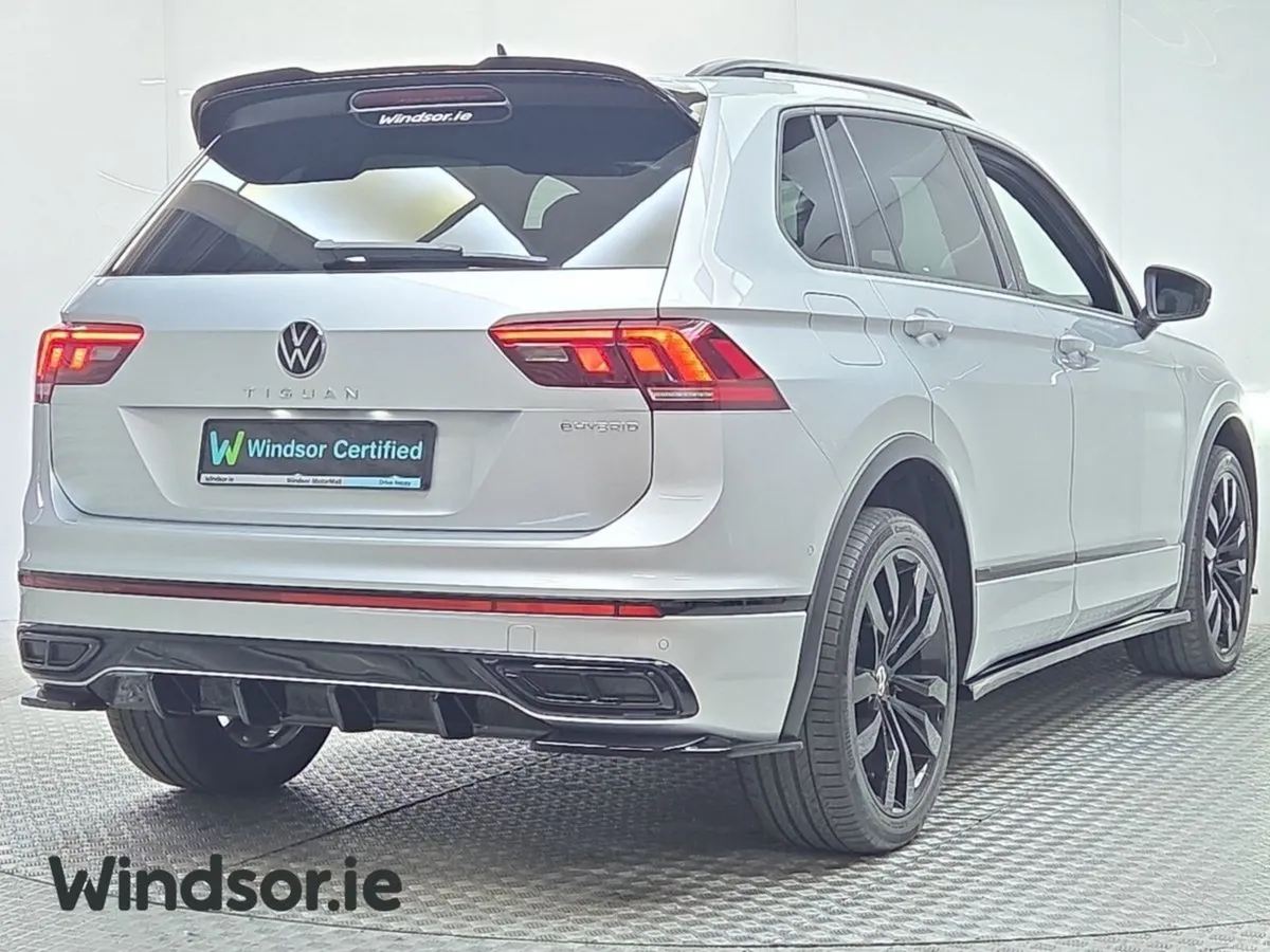 Volkswagen Tiguan R-Line Black Edition TSi eHybrid - Image 2