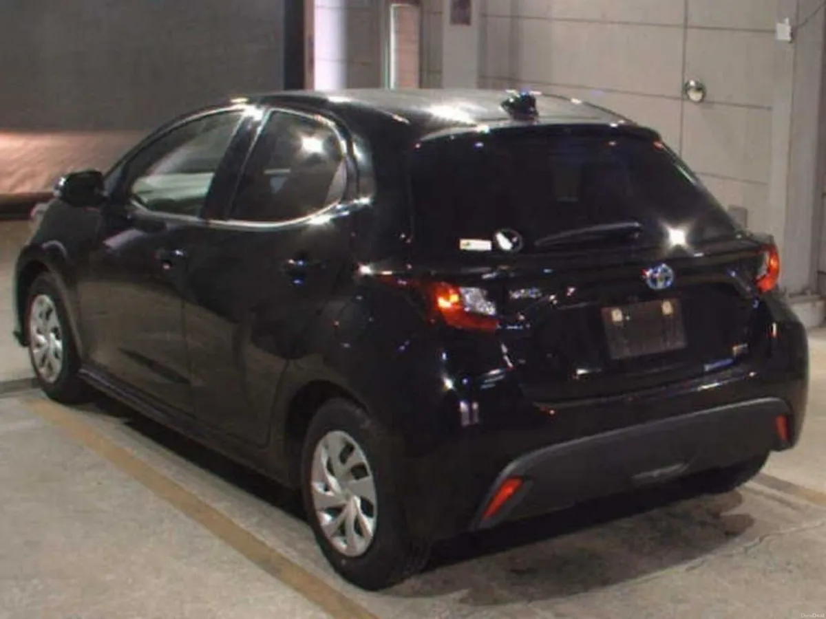 Toyota Yaris 1.5 HYBRID AUTOMATIC - PUSH BUTTON ST - Image 2