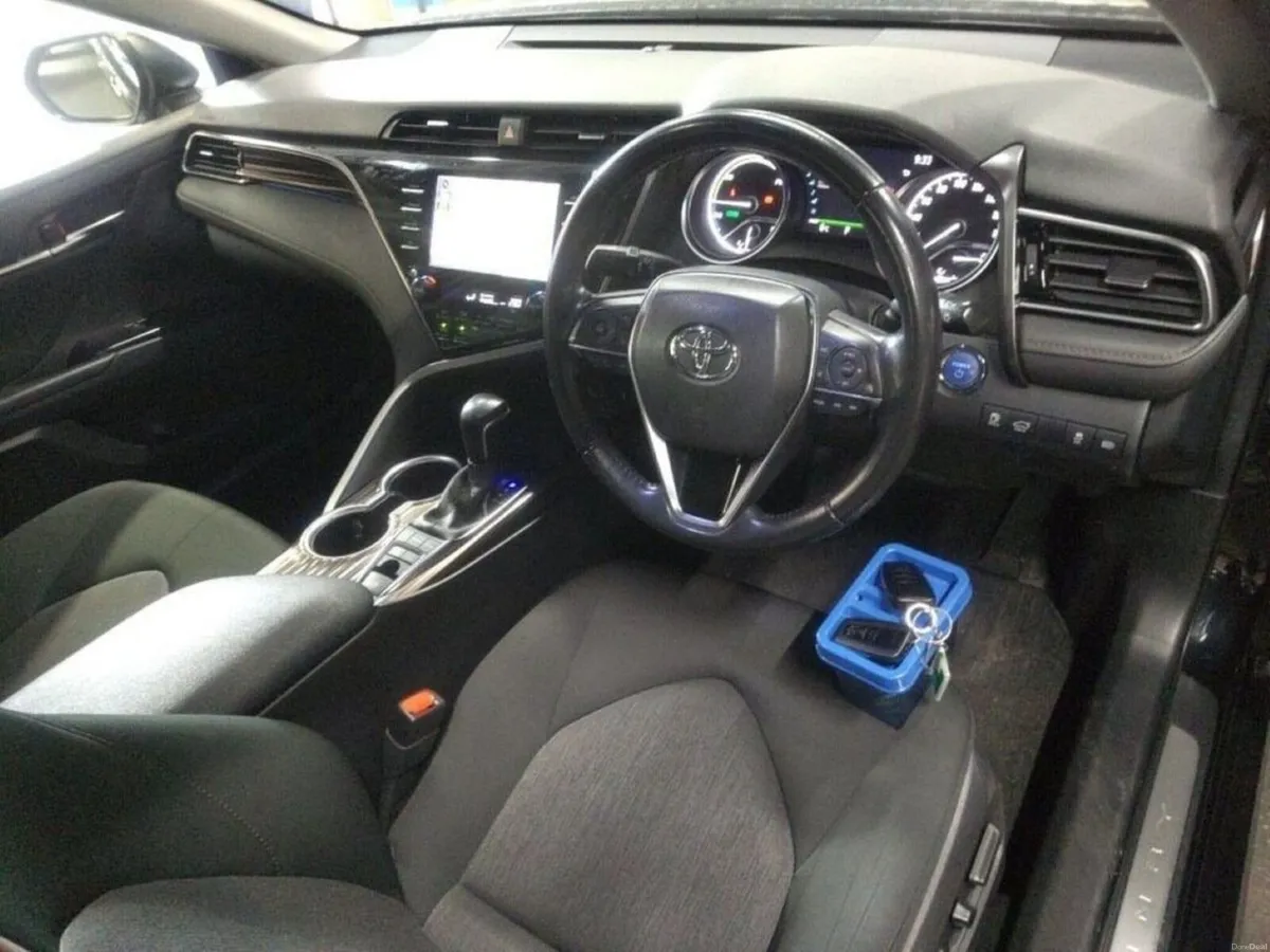 Toyota Camry 2.5 HYBRID AUTOMATIC - FACTORY ALLOYS - Image 3