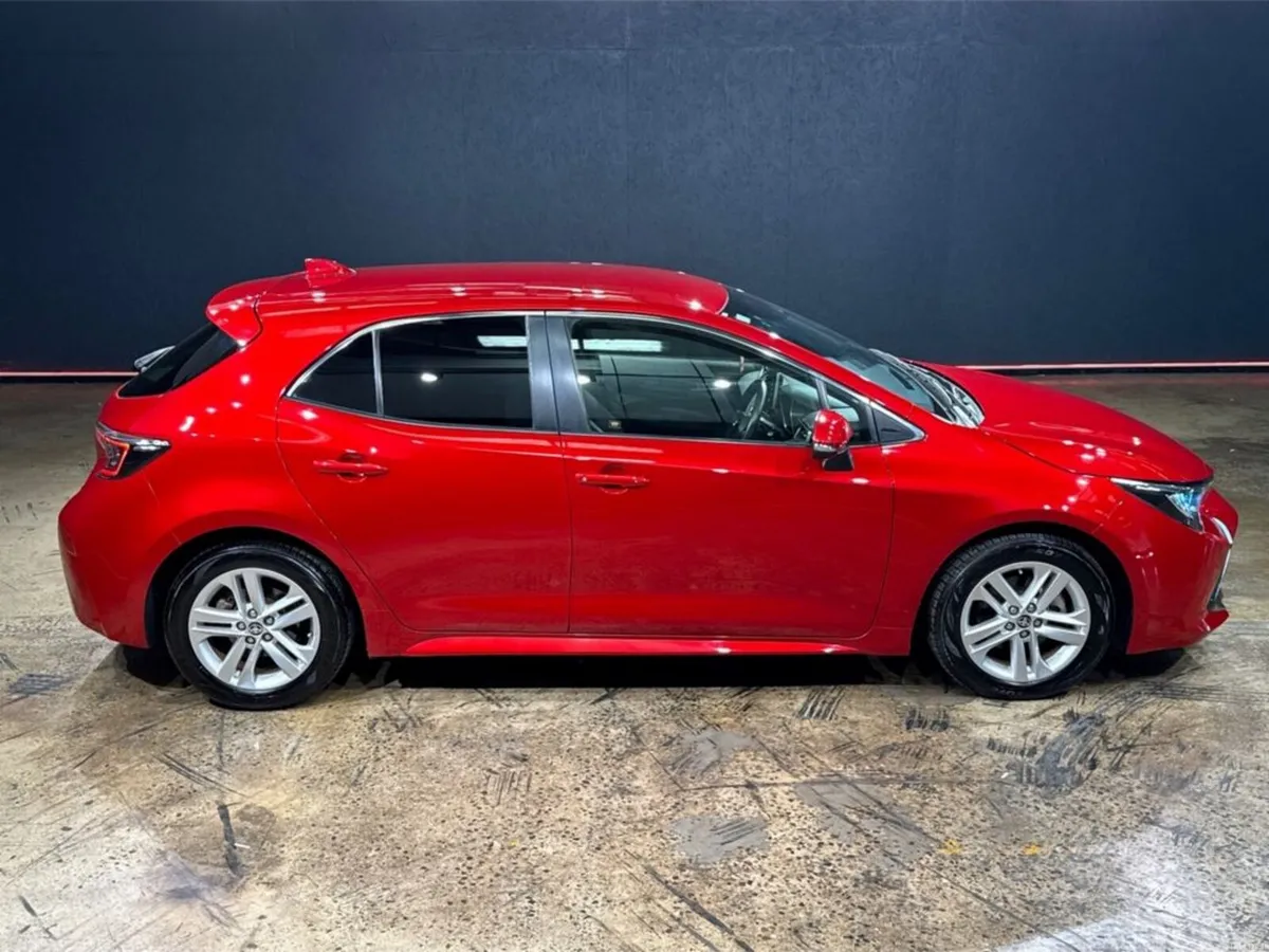 Toyota Corolla 1.8 HYBRID AUTOMATIC - G EDITION - - Image 2