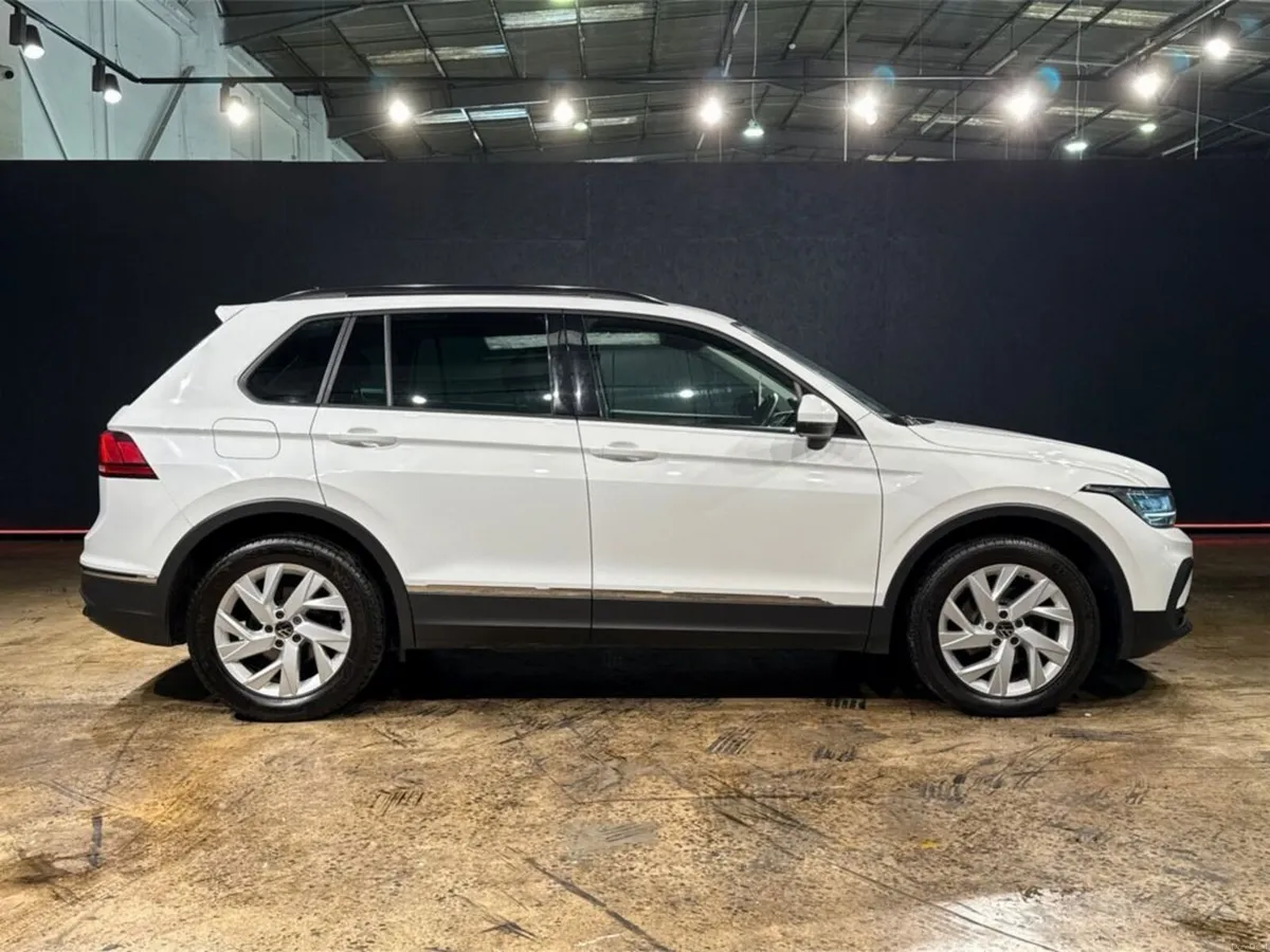 Volkswagen Tiguan 2.0 TDI - ALLOY WHEELS - MULTI F - Image 2
