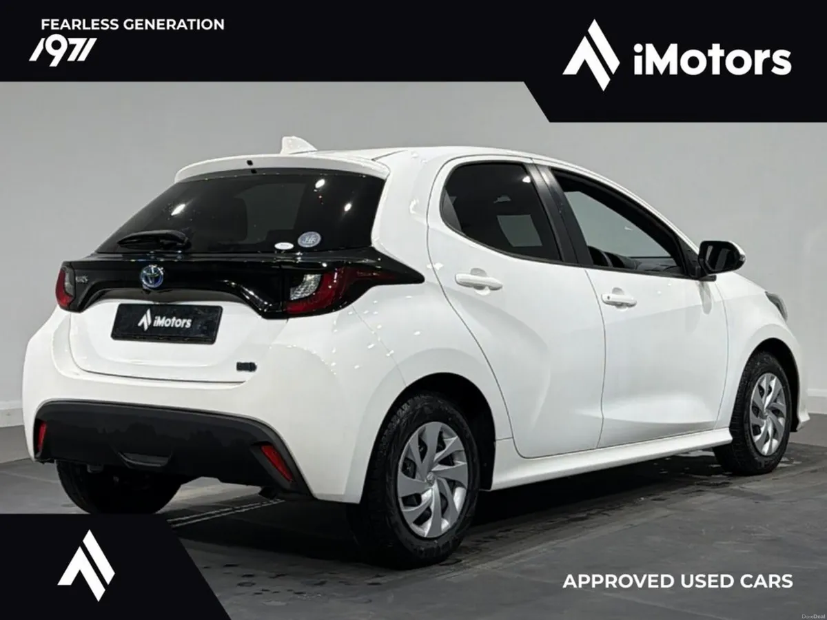 Toyota Yaris HYBRID X - Image 3