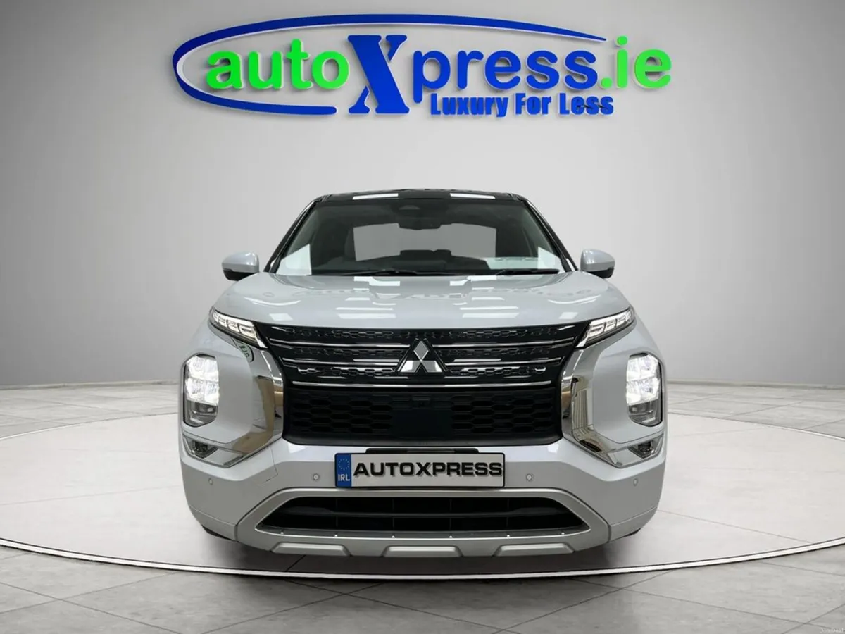 Mitsubishi Outlander 7 seats, PHEV 4WD, Low mileag - Image 3