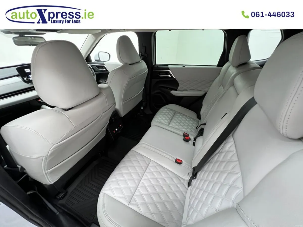 Mitsubishi Outlander 7 seats, PHEV 4WD, Low mileag - Image 4