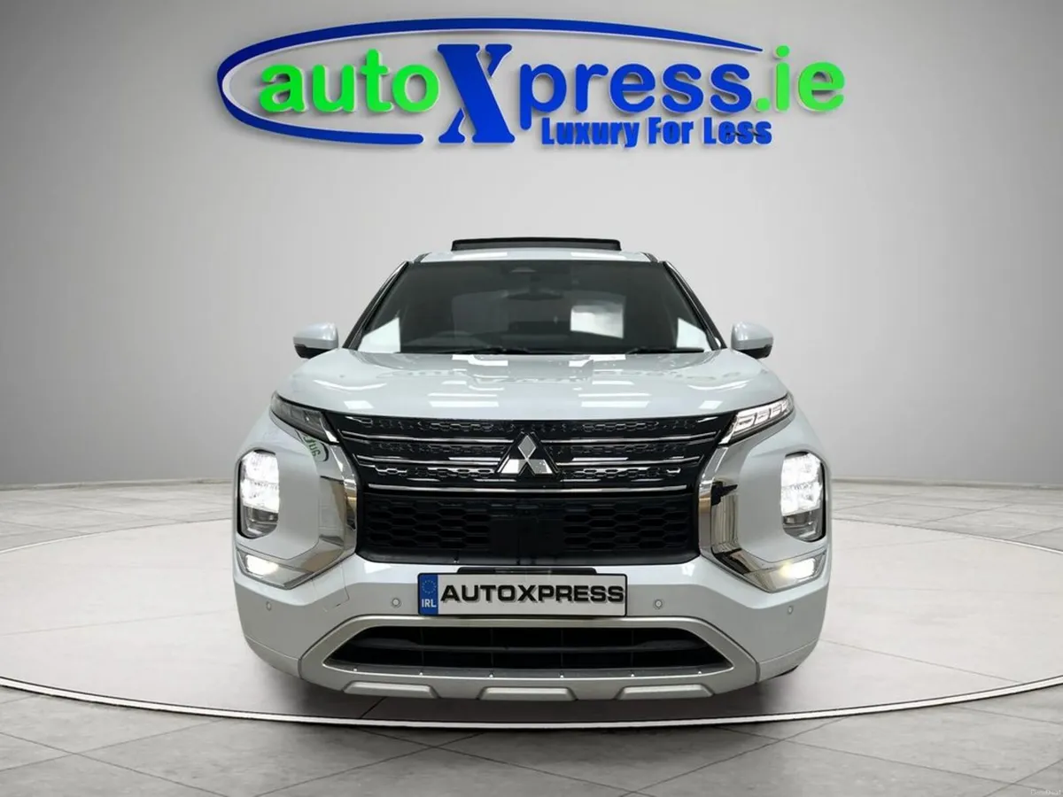 Mitsubishi Outlander PHEV 4WD, Panoramic sunroof, - Image 3