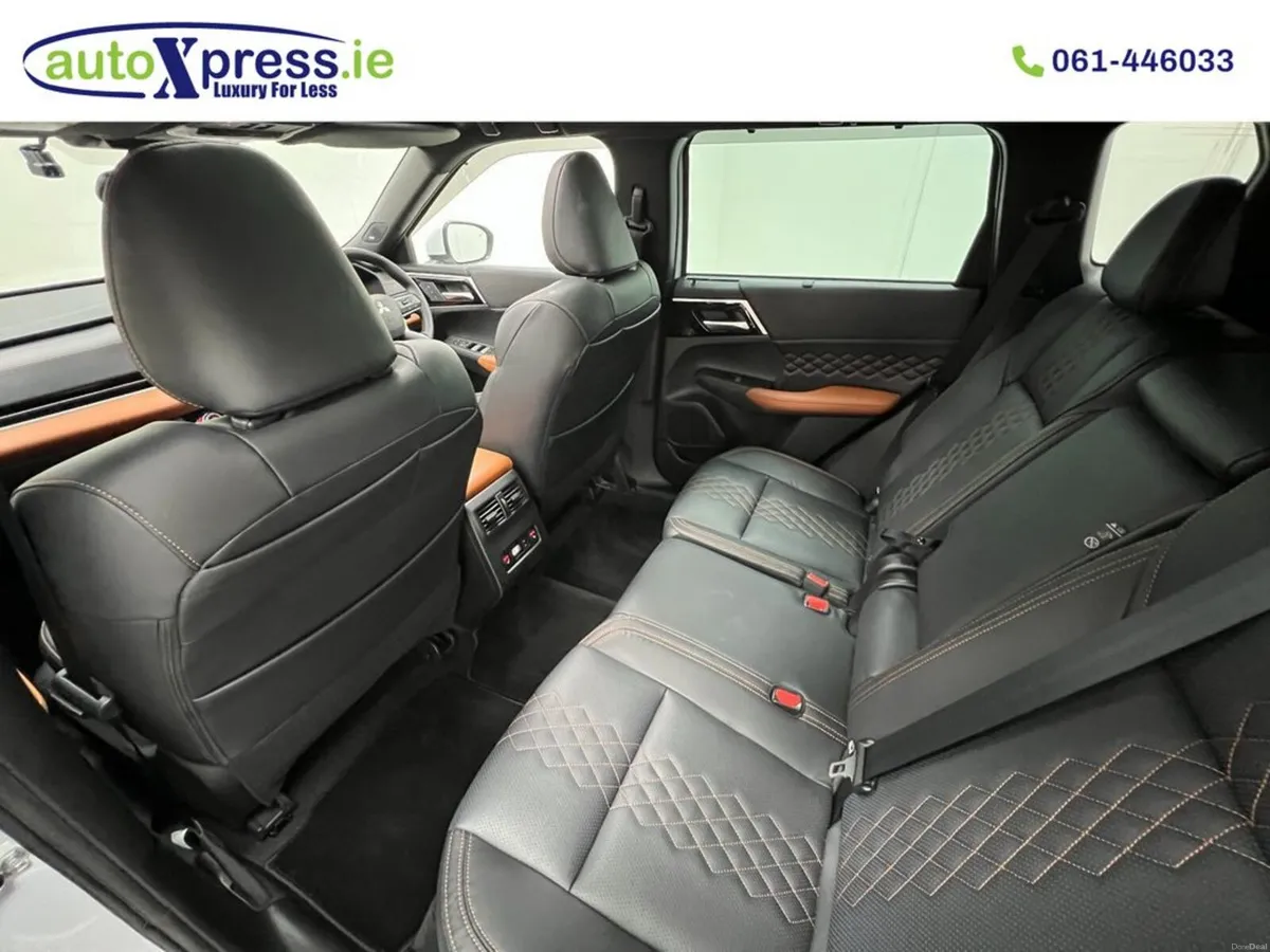 Mitsubishi Outlander PHEV 4WD, Panoramic sunroof, - Image 4