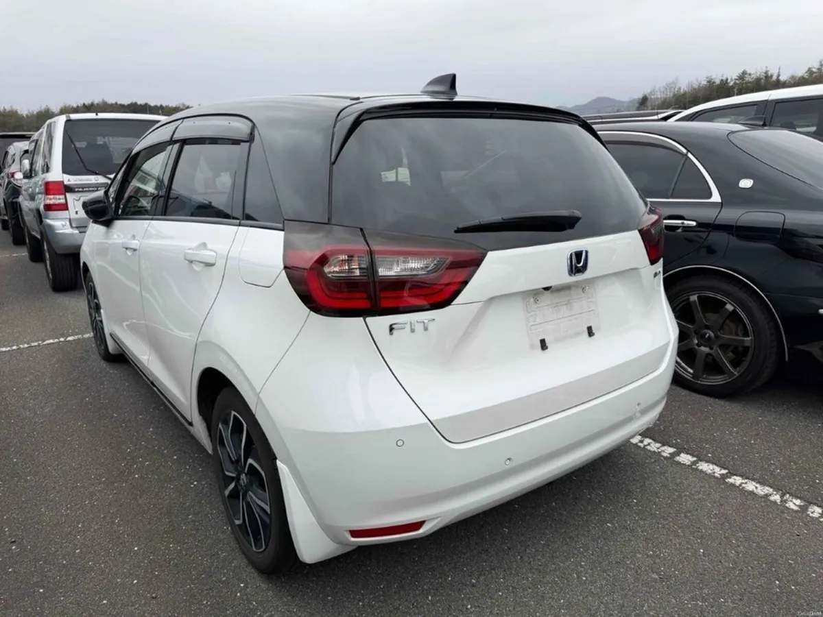 Honda Fit 1.5 HYBRID AUTOMATIC - WHITE/BLACK TWO T - Image 2