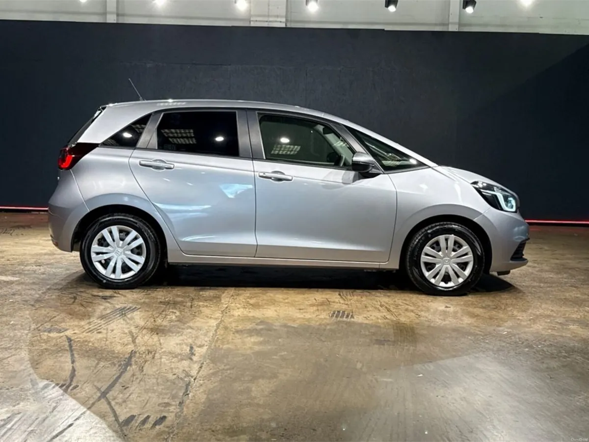 Honda Fit 1.5 HYBRID AUTOMATIC - PUSH BUTTON START - Image 2