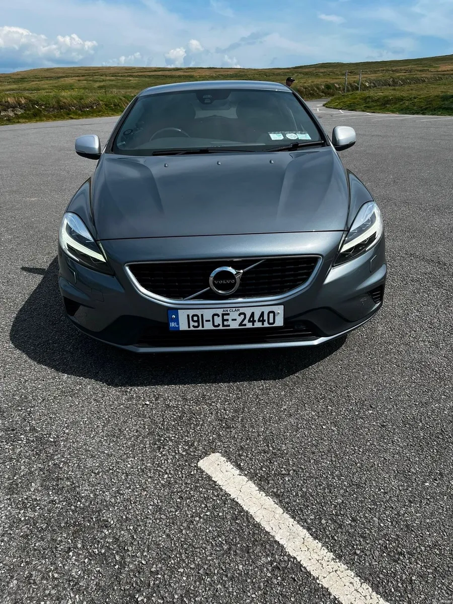 Volvo v40 D2 R Design - Image 2