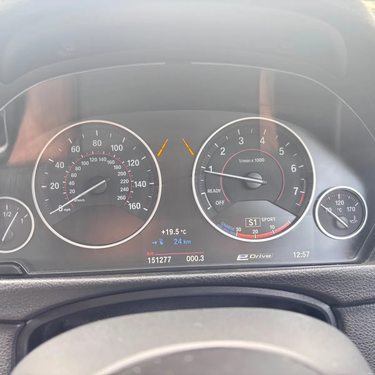 BMW 330e 2017 - Image 2