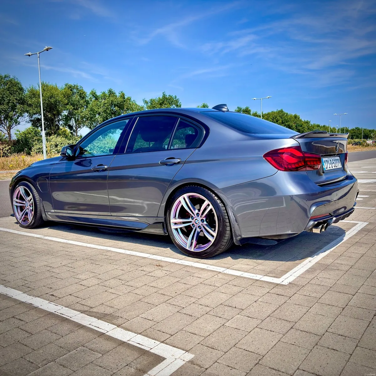 BMW 330e 2017 - Image 1