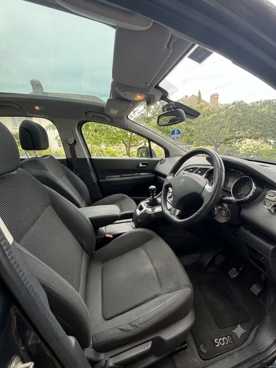 Peugeot 5008 7 seater - Image 3
