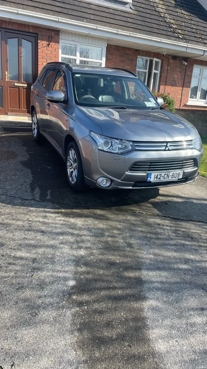 Mitsubishi Outlander SUV - Image 2