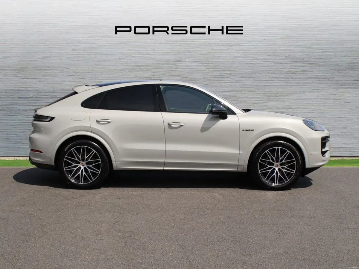 Porsche Cayenne E-Hybrid Coupé Black Edition (New) - Image 4