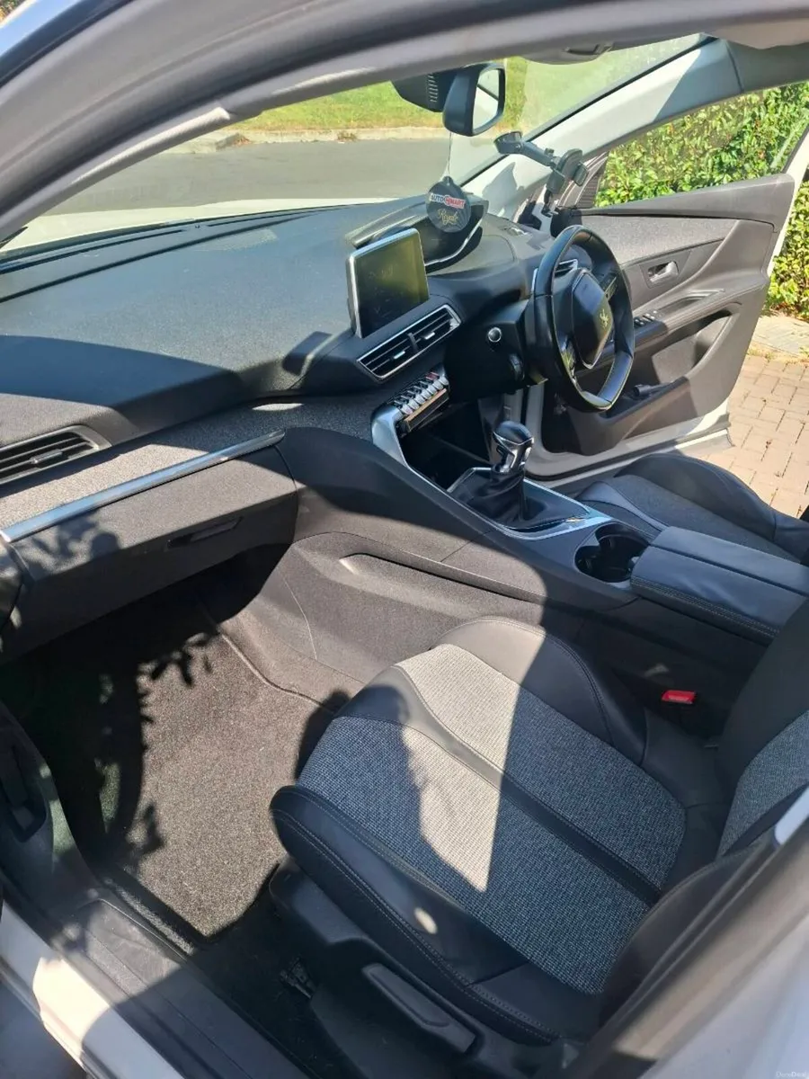 2019 Peugeot 3008 1.5L BluHDi diesel Allure - Image 4
