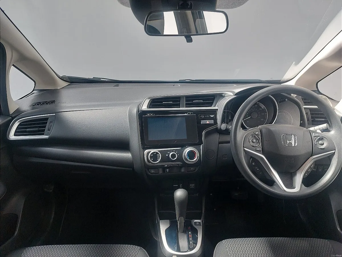 Honda Jazz Hatchback SE - Image 4