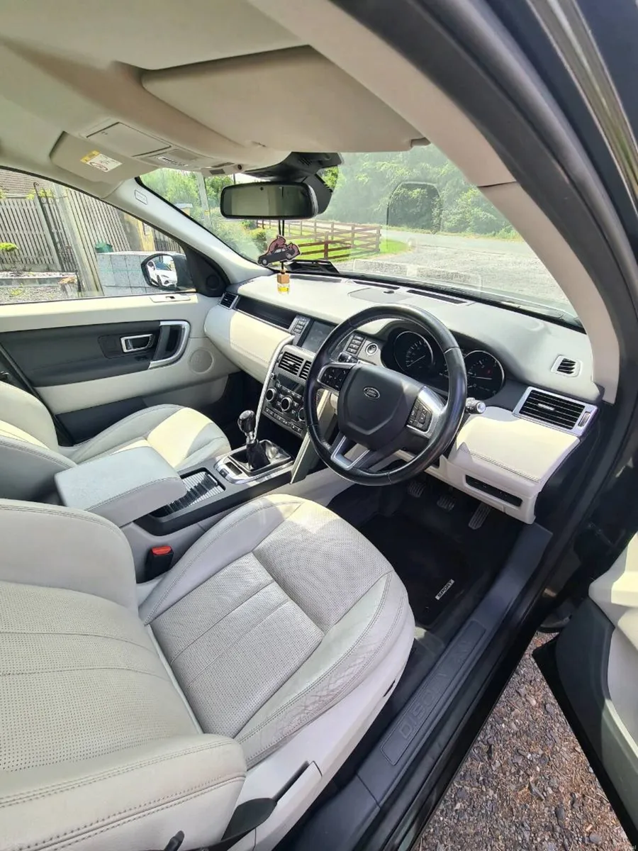 Land Rover Discovery Sport 2.0 TD4 HSE- high spec - Image 4