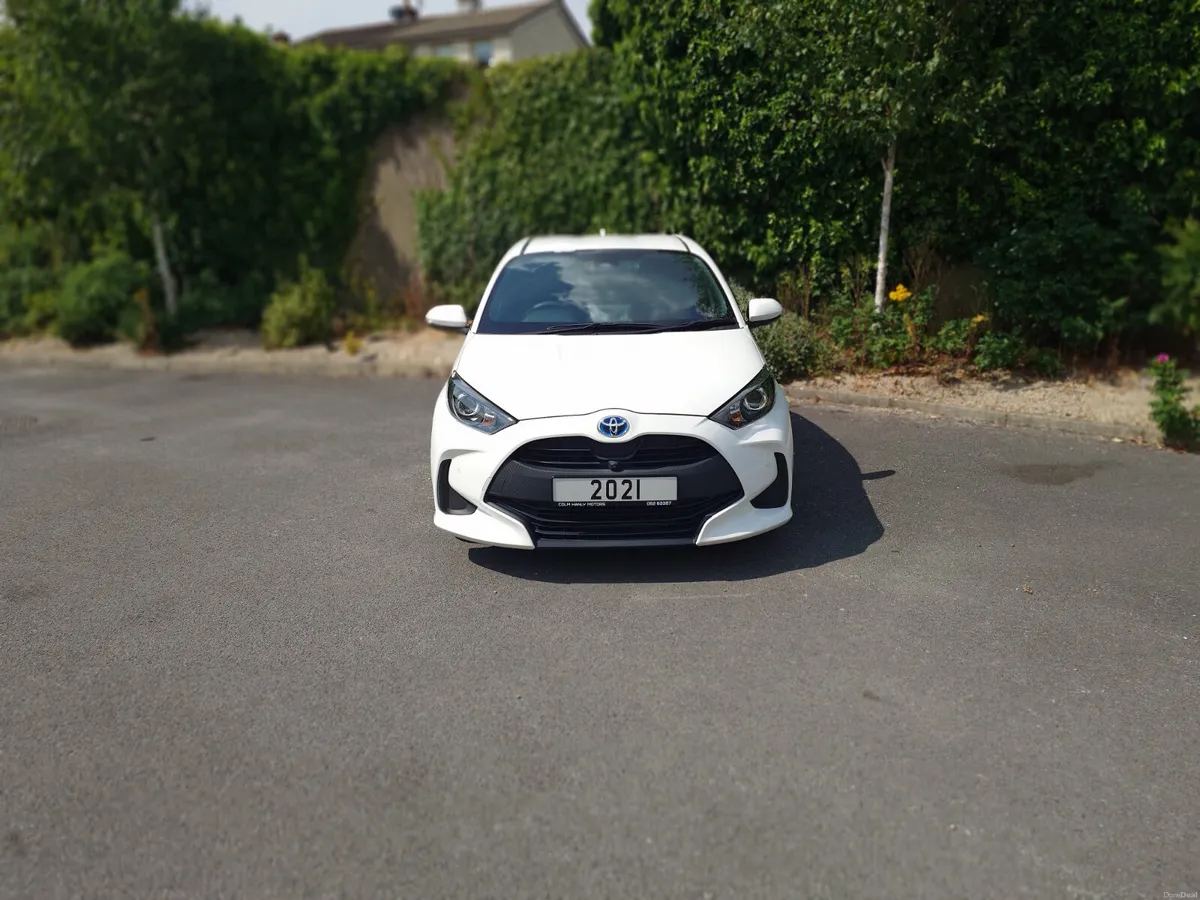 Toyota Yaris Hybrid X - Image 2