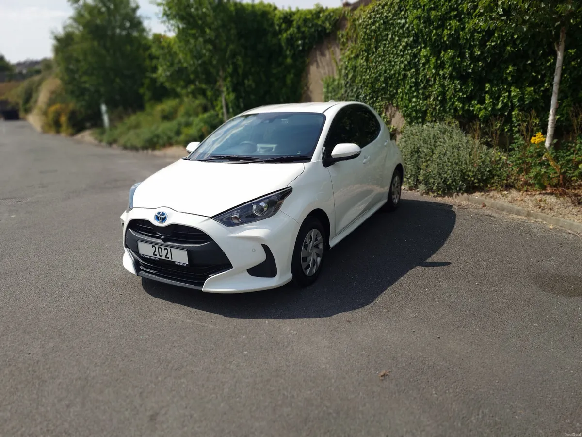 Toyota Yaris Hybrid X - Image 3