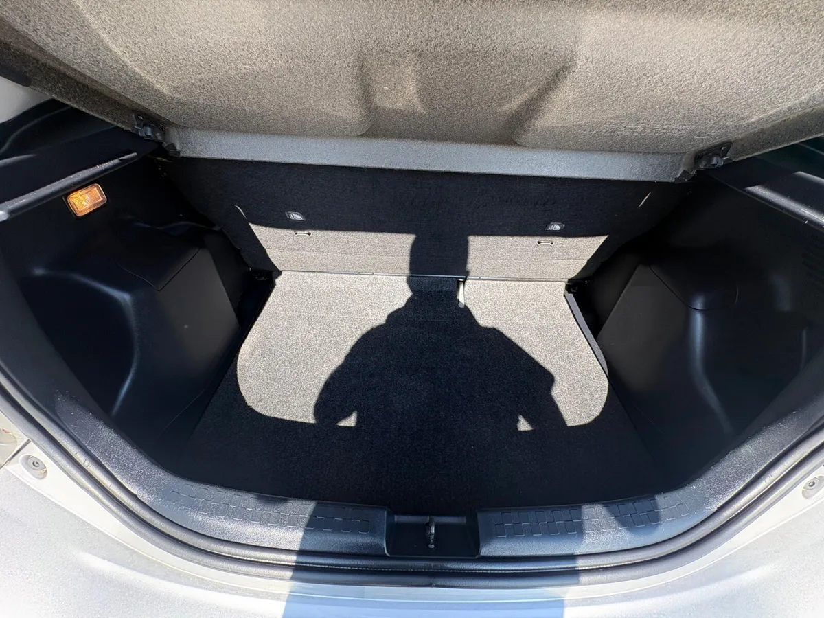 Toyota Aqua 2013 - Image 5