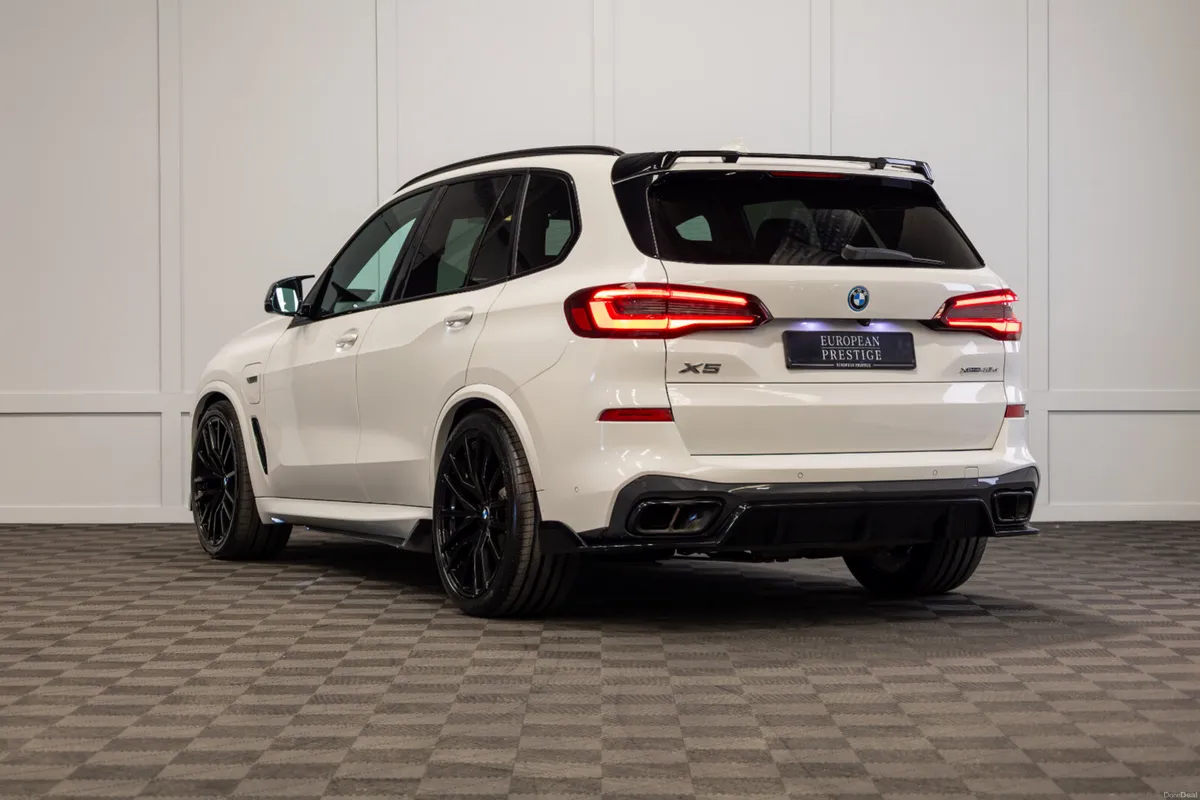 2022 BMW X5 X-Drive 45e M-Sport - Image 4