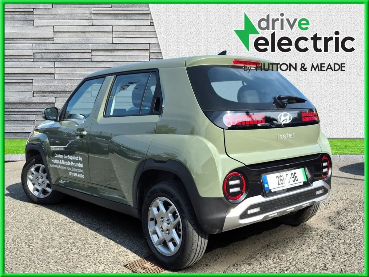 Hyundai INSTER Signature 42kw Range 330kms - Image 3