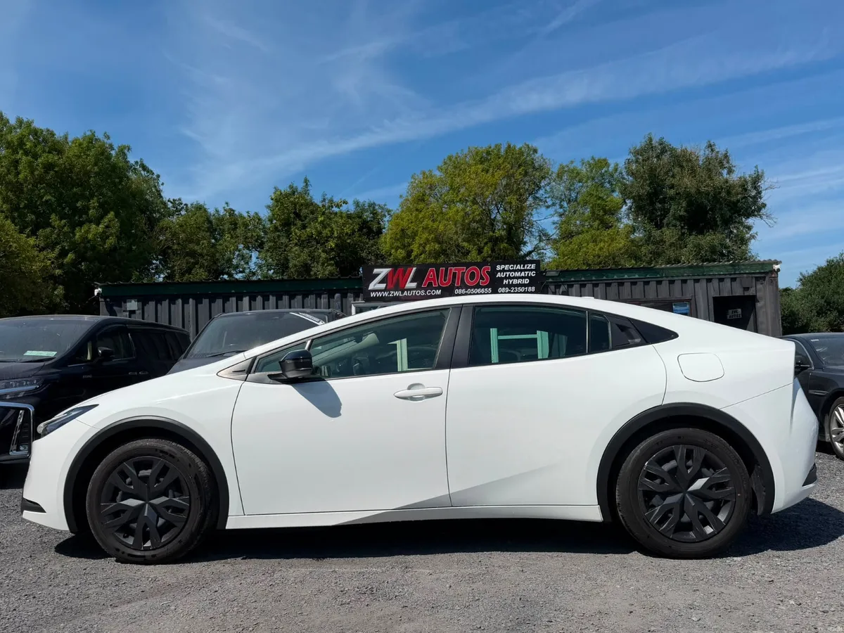 242 TOYOTA PRIUS NEW MODEL - Image 5