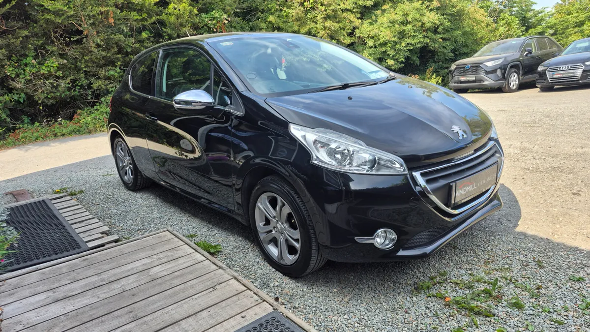 Peugeot 208 1.2 VTI Allure - Image 2