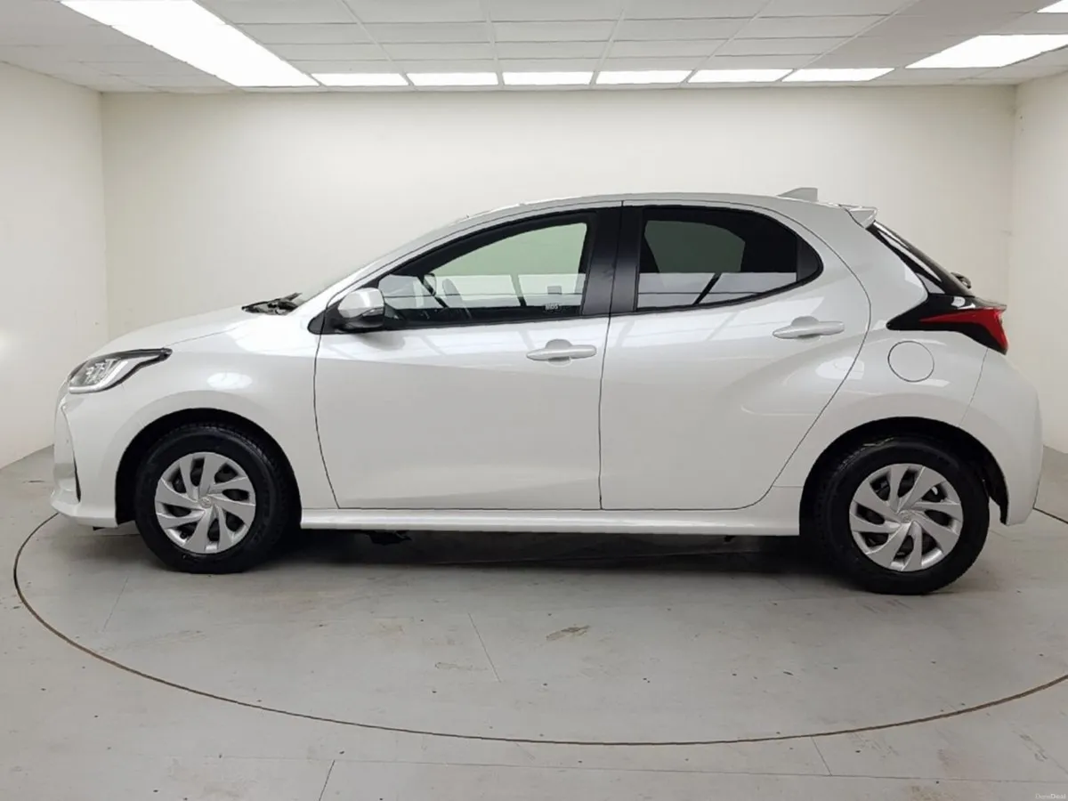 Toyota Yaris Totota Yaris Hybrid Auto - Image 5