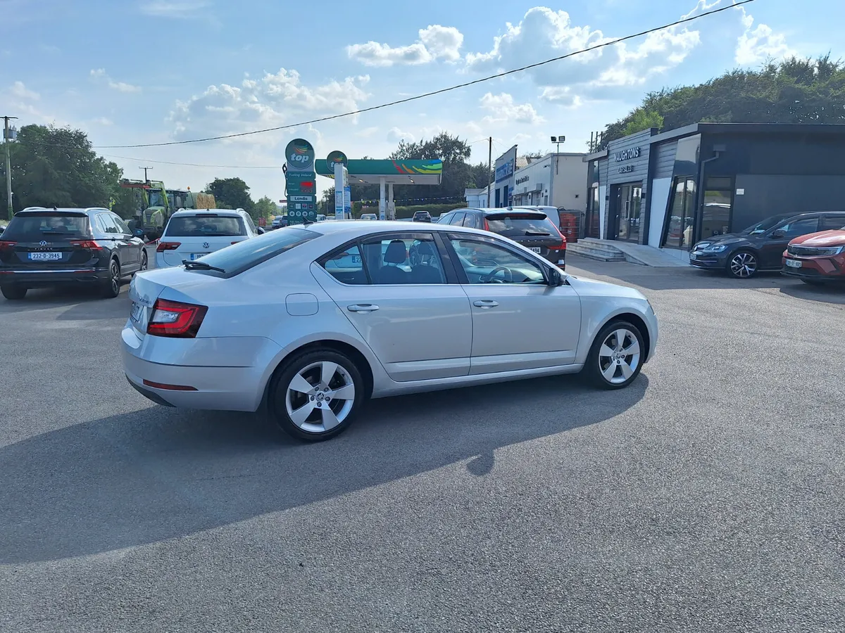Skoda Octavia 1.6 Tdi Style *High Spec/Immaculate - Image 3