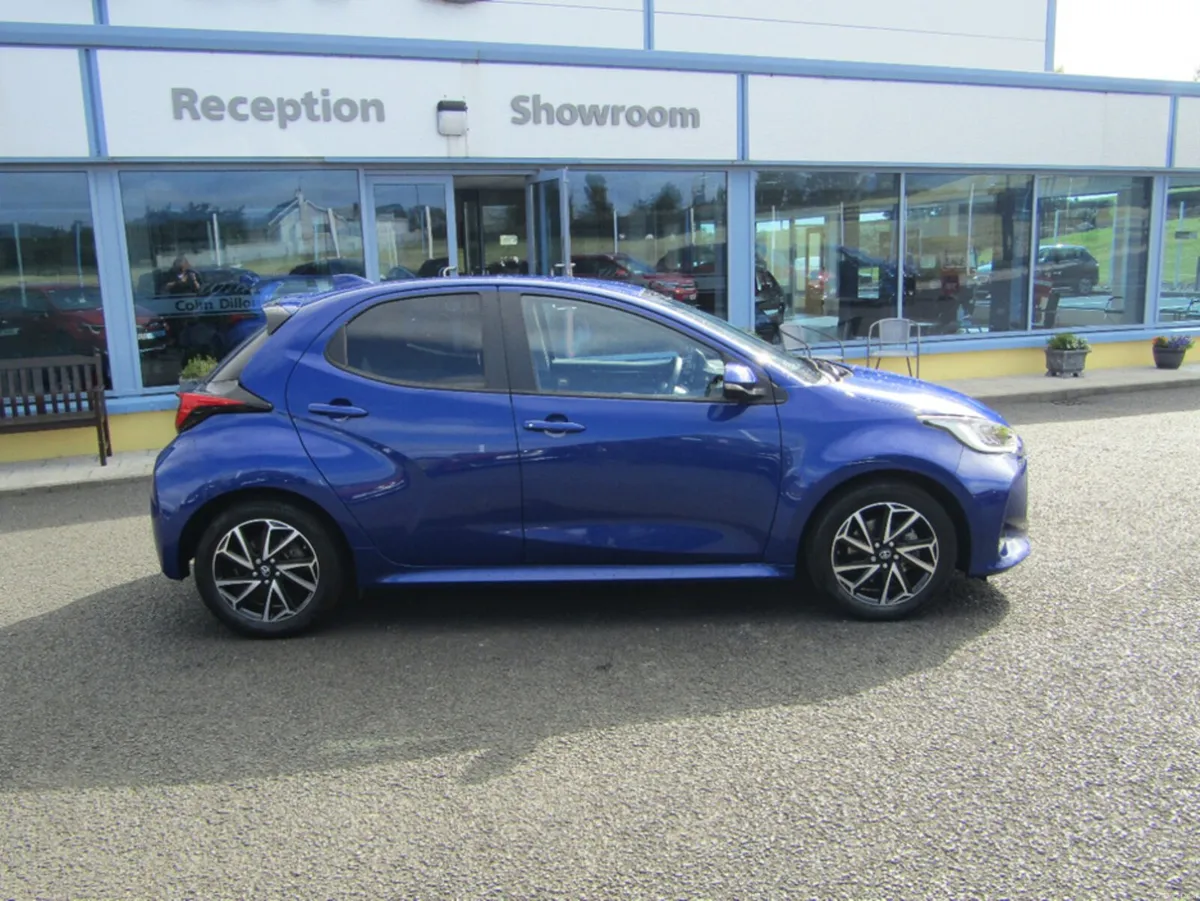 Toyota Yaris DESIGN HEV CVT - Image 3