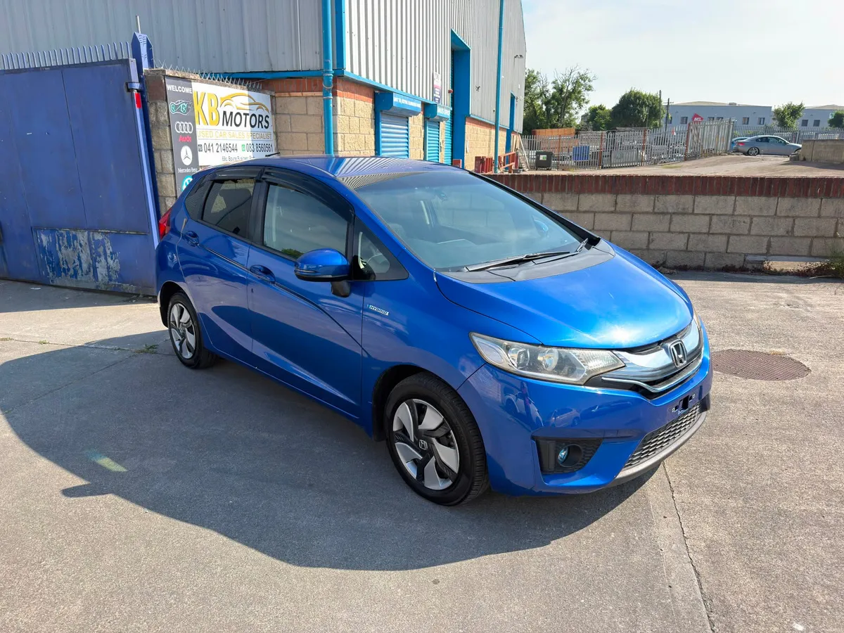2014 HONDA FIT HYBRID, SELF CHARGING, FRESH NCT - Image 3