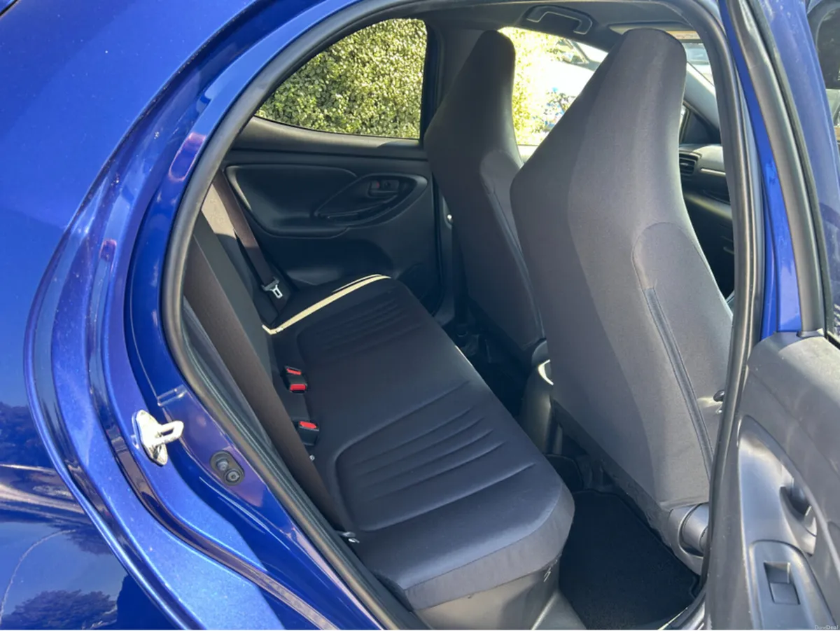Toyota Yaris 1.5 HYBRID PETROL 5DR **REVERSE CAMER - Image 6